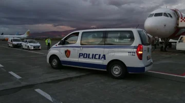 アルバニアの警察の逮捕 Kosovo, マネーロンダリングのためのオランダで文言