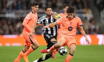 Barcelona Newcastle, offizielle Formationen