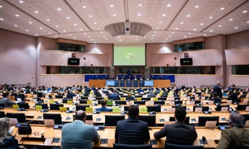 Доклад Европарламента по Косово и Сербии подчеркивает политические кризисы в обеих странах