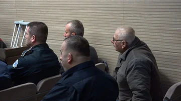Zoran Kosticは刑務所で15年、Dragan MilovicはKosovoで7年間戦争犯罪のために文言しました