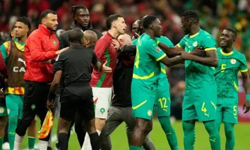 Die afrikanische Tasse auf dem Tisch, die Senegalesen Spieler: Es ist nicht Al, es gibt keine E-Mail Trophäe.
