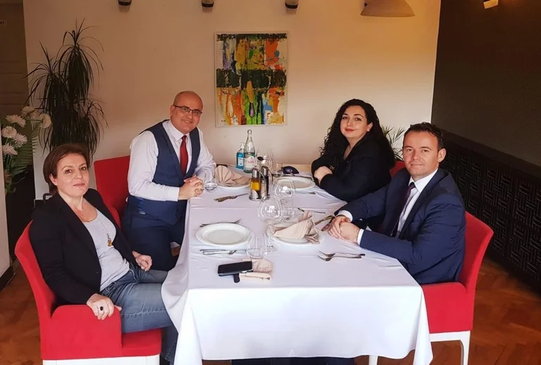 “Spathe Brave” このVjosa Osmaniですか?