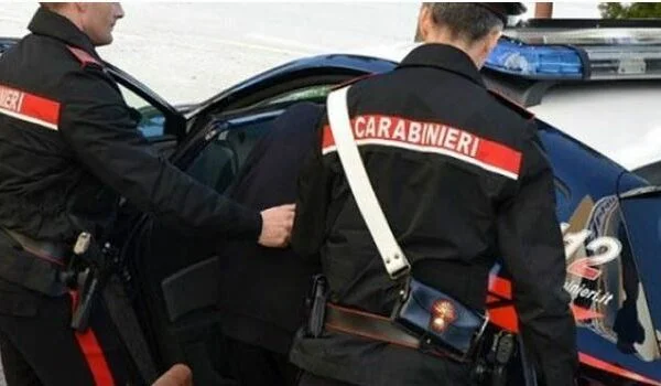 スペインからイタリアアルバニアの最も望んでいた、カインの交通手段で満たされた