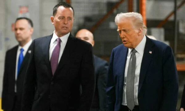 トランプはケネディセンターからグリーンを発射しました。