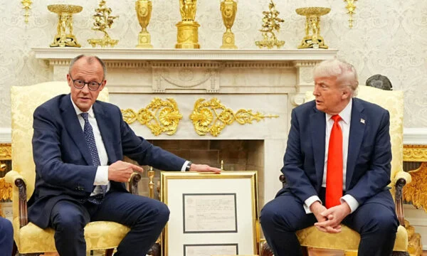 トランプはホルムズのストライトで助けを求めるが、ドイツは答えています。 NATO戦争です。