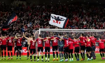 Erstes Weltfinale, FSHF startet Lose für Polen-Albanien Spielkarten