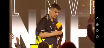 == Karriere ==Macase wurde mit Navi zum ersten albanischen Champion der E SL Pro League in der County-Strice gewählt.