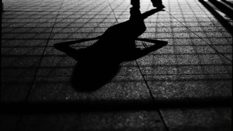 プリスティナ・ジュニアは消え、父親は警察のケースを報告します