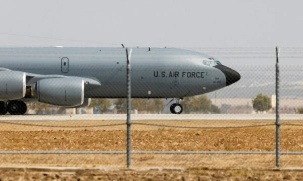 米国軍の航空機はイラクでクラッシュし、6人の乗組員が死亡