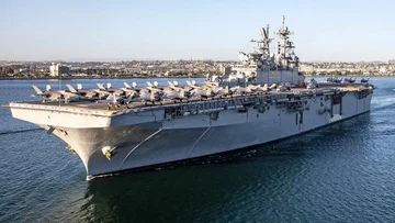 米国は、中東に2つの壮大な海兵隊と3隻の軍艦を届けることが期待されています