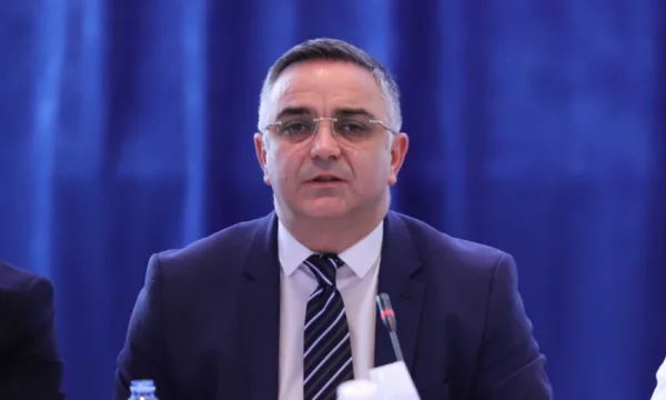 Besnik Tahiri: Kurti e Gërvalla po kërkojnë që Ambasadorët të bëhen mjet i tyre për fushatë zgjedhore