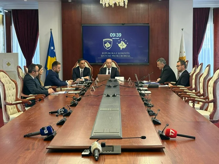 Kosovo Prosecutorial Council Chairmanshipのレースでミロット・クラスナイキのアリアン・ガシ