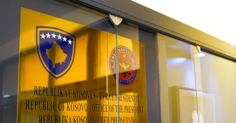 Τα κόμματα που περιμένουν την πρόσκληση του Κούρτι στον πρόεδρο