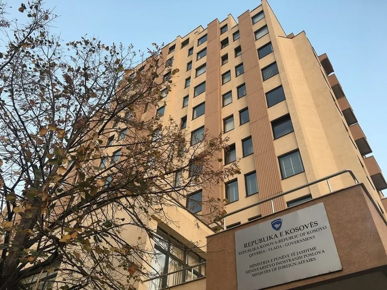 Gjendje prag-lufte në Ukrainë, MPJ e Kosovës kurrfarë udhëzimi për kosovarët që jetojnë atje