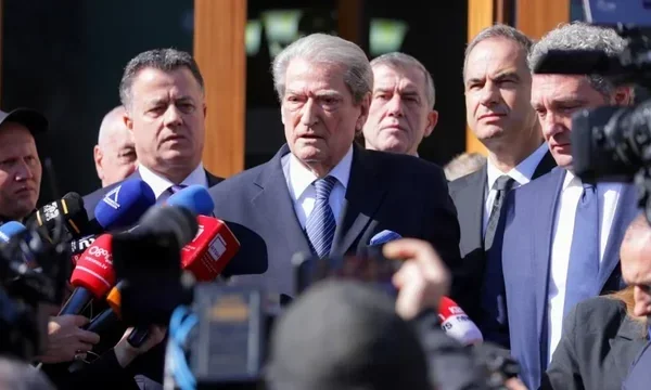 Berisha は、次の抗議を警告します。: 3 月 22, ティラナ州すべて