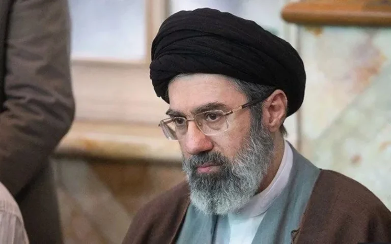 イランの新しいリーダーは、コマに報告されています