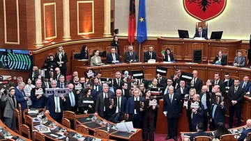 SPのousts SpaXu、Belinda Ballukは、MP、ラマがすぐに議会を離れる