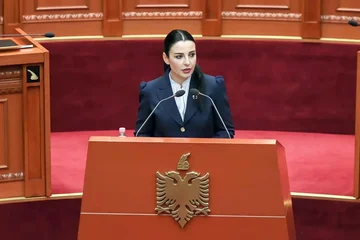 議会でセナート, 抗議へのポジショニティ