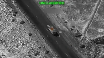 米国軍がイランの武器を攻撃する瞬間を示す画像