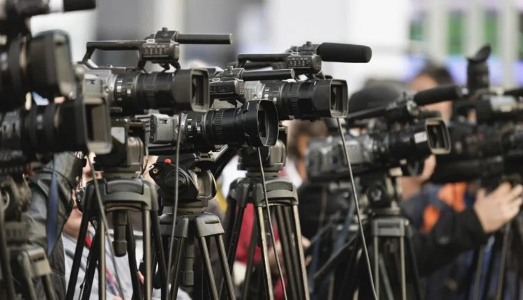 KMK appelle CEC pour l'accréditation des médias