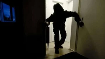 ゴールド、お金、そして狩猟のライフルは、ハニ・エルズのプステニクで盗まれています