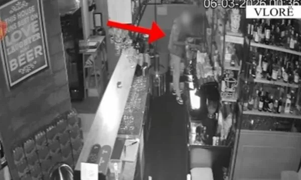Vloraのバンを盗むように試みる, 23歳コソボ逮捕された