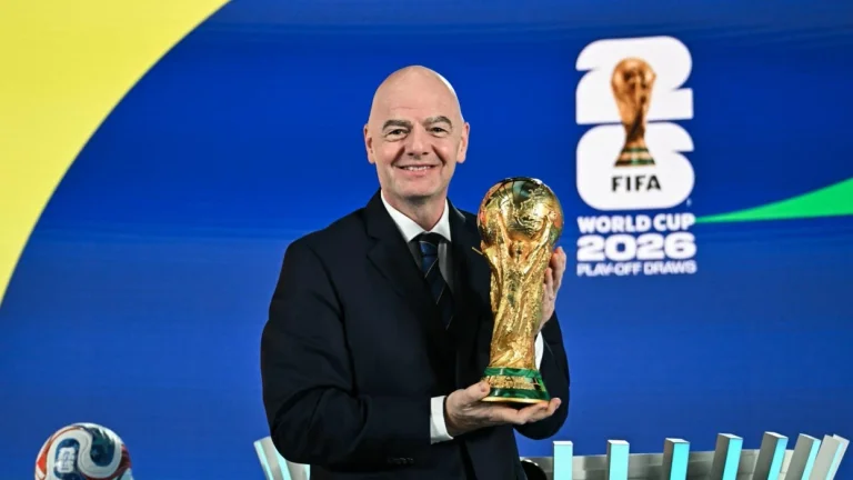 Der FIFA-Präsident gibt der Welt erschreckende Zahlen: Wir haben 500 Millionen Bewerbungen für 7 Millionen Tickets.
