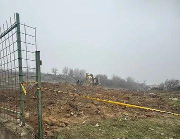 Rahovec의 excavations의 성능에 대한 보고서가있는 실업적 문제의위원회