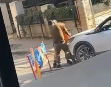 彼はフェリザジ警察でストリートワーカーを攻撃し、疑わしい