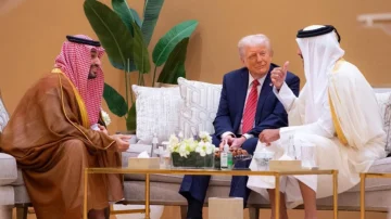 サウジアラビアのトランプ、エミレーツ、カタールのレビューに関する問題 米国投資