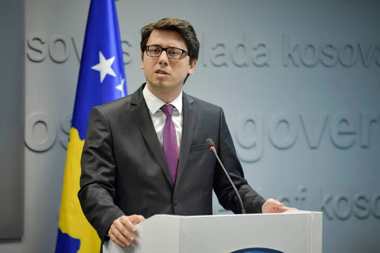 Murati mówi, że w tym roku ma trzynastą pensję.