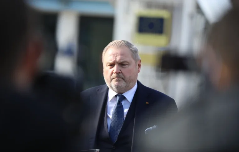 “Kosovoは新しい政治的不確実性に直面します