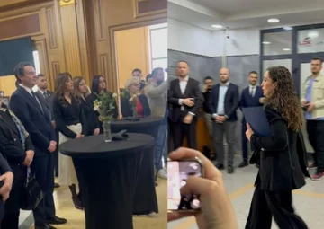 会議の前にパーティのリーダーとオスマニ, 展覧会の議会のロビーでクルティ