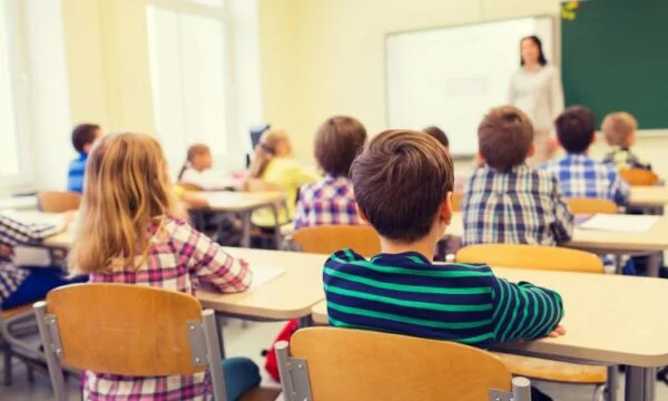 El Partit Popular de Suïssa vol menys estudiants estrangers a les escoles suís: Baixa qualitat d' aprenentatge
