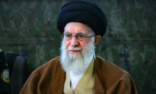 イランのメディア:カメネのために支持される国家葬儀