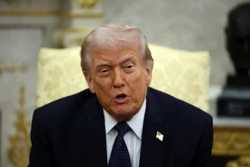 トランプはスペインの取引の中断を脅かします:必要に応じて、許可なしに拠点を使用する