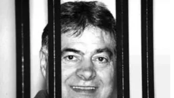 ベンディト・サンタパオラだった87歳のコサ・ノストラのボスで刑務所で死にますか?