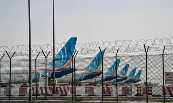 アルバニアは中東への旅行を避けるために市民を警告します