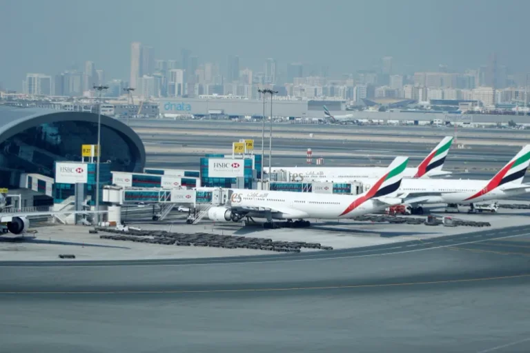 アラブ首長国連邦 アラブ首長国連邦 Relaunch Limited 中東航空カオス間のフライト