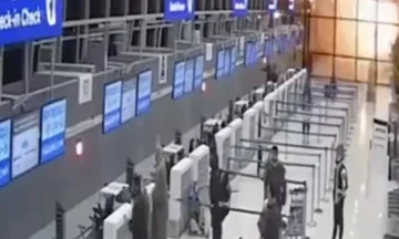 ドバイ空港で怖い攻撃、人々は自分の目で恐怖を見る