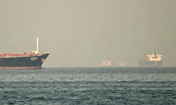 Hormuz Strait付近の攻撃から10%を超えるオイル価格上昇