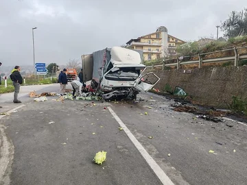 アルバニアはイタリアの事故で死にます