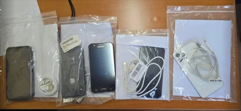 Mitrovica Pre-burging Centreで禁止された5つの電話