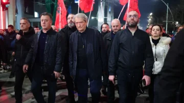 Hoxha's Villa, Berisha への攻撃: 被覆剤はラマがそこに住んでいると述べた