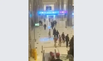ドバイ空港が攻撃される瞬間、乗客は出発します