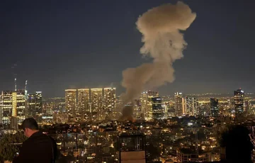 弾道ロケットは、ドーハの宇宙空間で多くの爆発、テルアビブに当たる