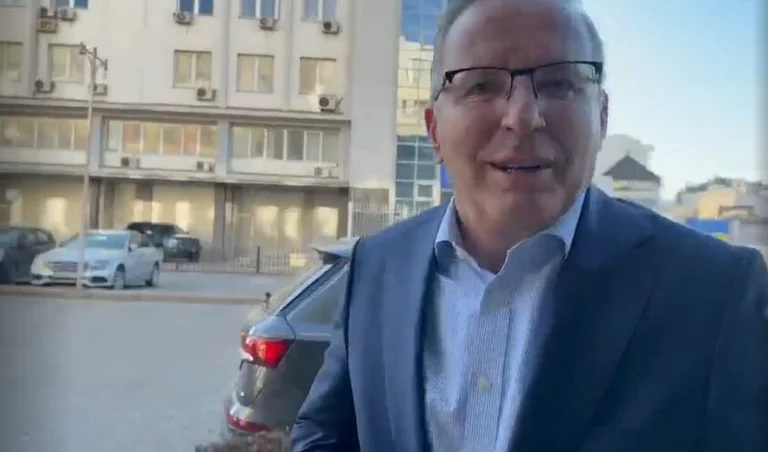 Hamza në Kuvend për takim me Kurtin rreth çështjes së Presidentit