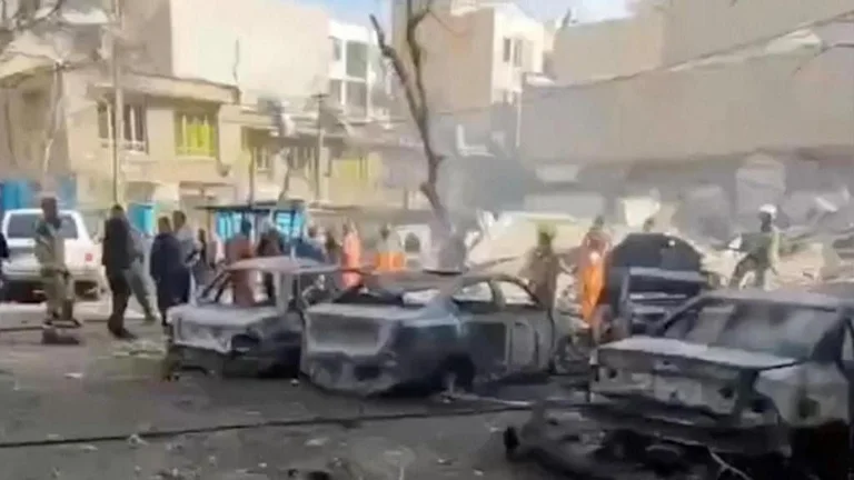 イラン:イスラエル軍の学校で攻撃した後、40人が殺された
