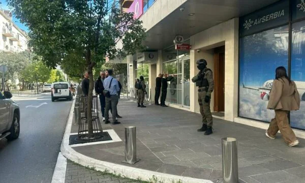 警察 raid Milo Djukanovic の 兄弟 の 宿泊施設 に ダウンタウン Podgorica
