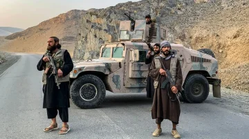 パキスタンはアフガニスタン、大量爆弾、タリバンを抑圧する脅威に対する戦争を宣言
